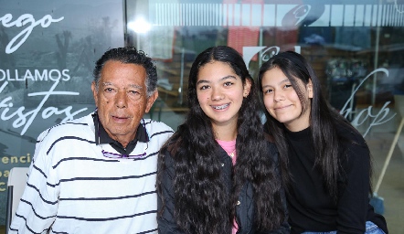  Chiquio Meade, Valentina Meade y Sofía Viramontes.