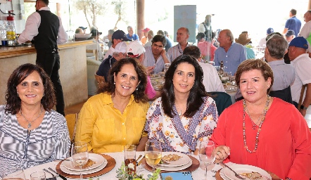  Alejandra Treviño, Beatriz Treviño, Rebeca Castillo y Beatriz Bremer.