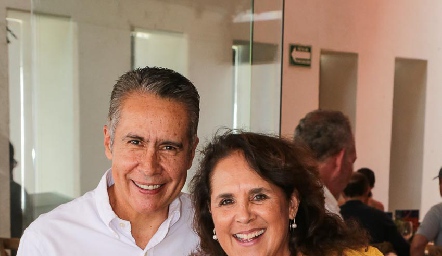  Héctor Hinojosa, Beatriz Treviño y Juan Ignacio Bremer.