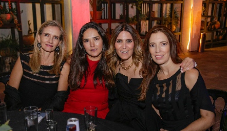  Isabel Martí, Ana Paula Valdés, María Espinosa y Paula Álvarez.