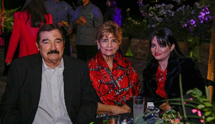  Félix, Juana María y Ariadna Aguilar.