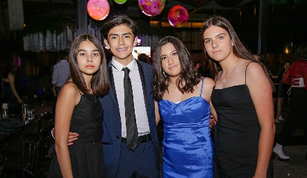  Zoé, Bruno, Natalia y Daniela.