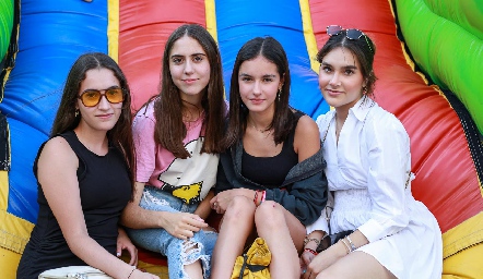  Camila Garza, María de la Torre, Vale Herrera y Sofía Garza.