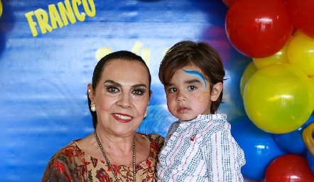  Yuya Galarza con su nieto Franco.
