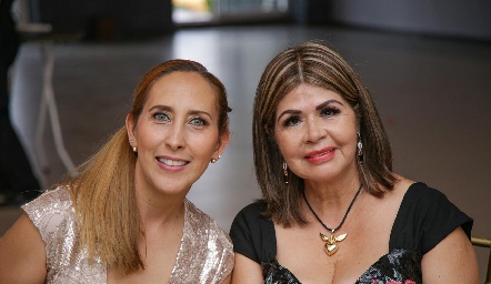  Roció Rodríguez y Antonieta Zapata .