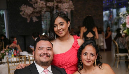  Andrea, Miguel y Adriana .