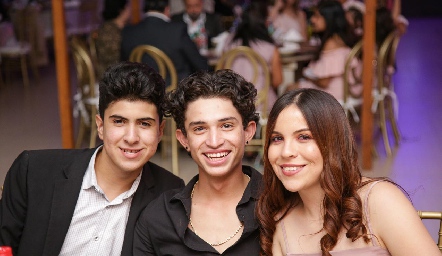  Rodolfo, Miguel y Itzel .