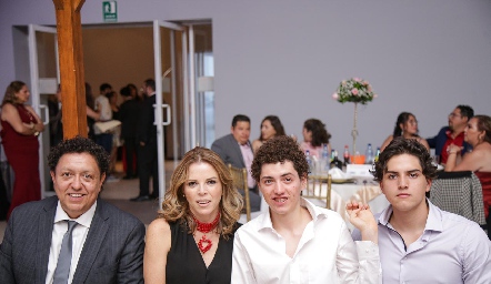  Rocho Delgado, Paty Ponce, Patricio y Emilio .