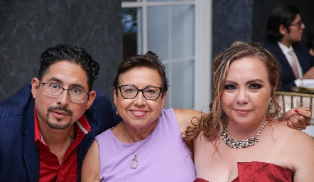  Kristopher, Carmen y Edda.