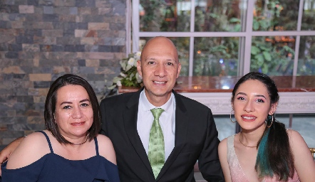  Mariana Flores, Naum Sánchez y Andrea Sánchez.