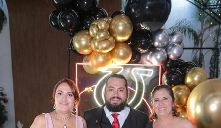  Araceli Cervantes, Said Rojas y Anabel Cervantes.