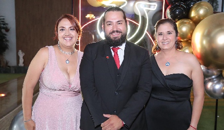  Araceli Cervantes, Said Rojas y Anabel Cervantes.