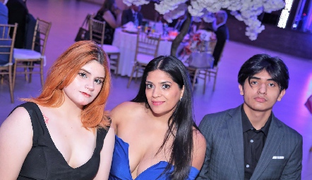  Dara Mao, Priscila Mao y Héctor Mao.
