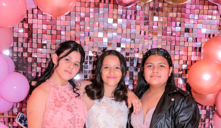  Loraine Rodríguez, Bárbara Scarlet y Surizaba Hernandez.