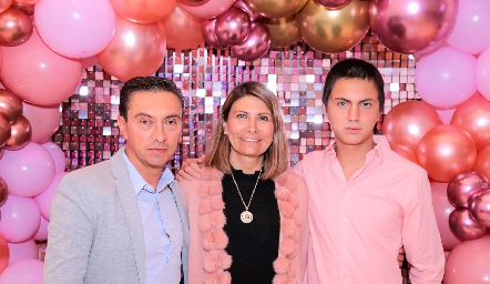 David Calvillo, Rebeca Preciado y Juan Pablo.