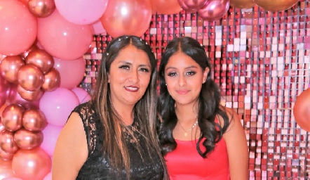  Maqui Cárdenas y Montserrat Martinez.
