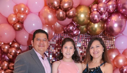  Josué Vidales, Vania Vidales y Anabel Medina.