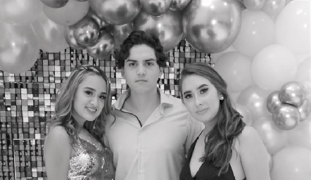  Regina Flores, Emilio Delgado y Paulina Rodríguez.