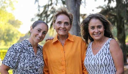  María Acebo, Toyita Villalobos y Paty Lara.