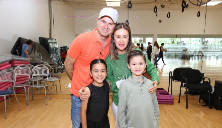  Pablo Valencia, Alejandra Zarsoza, Alejandra Valencia  y Rodrigo Valencia.