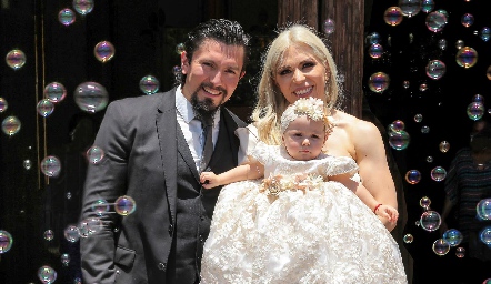  Pedro Vladimir Ibáñez y María Eugenia Cedillo con su hija Victoria Eugenia.