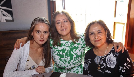  Aida Mireles, Gloria Acosta y Claudia Martínez.