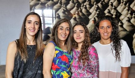  Cristina Muñoz, Elda Leiva, María José Muñoz y Elda Muñoz.