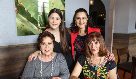  Lupita Chávez, Arantza Azcona, Margarita y Lorena Chávez.