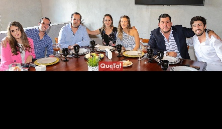  Andrés con sus amigos.