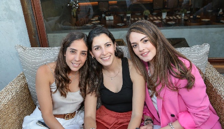  Alejandra Villareal, Daniela Mauricio y Geo León.