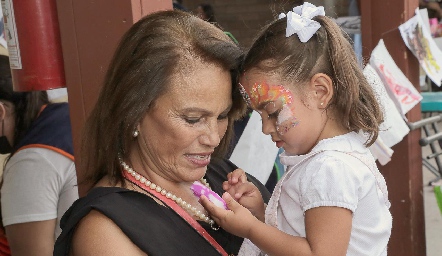  Gloria Rosillo con su nieta Roberta.