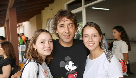  Regina, Daniel y María José Enríquez.
