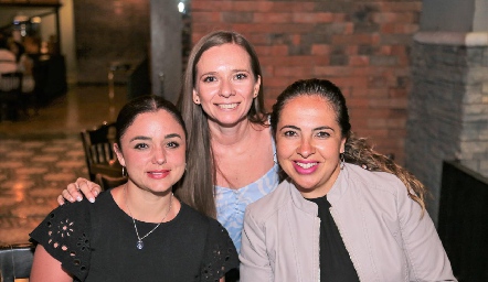  Luisa González, Marcela Coronado y Giovanna García.