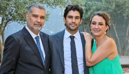  José Luis Leiva y Gloria Martínez con su hijo José Luis.