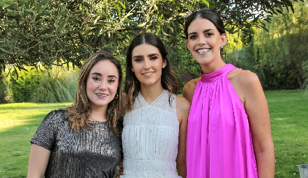 Carmelita Cordero, Isabel Pérez y Daniela Pérez.