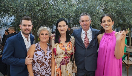  Jorge Mendizábal, María José de Mendizábal, Lucero Mendizábal, Jorge Mendizábal y Daniela Pérez.