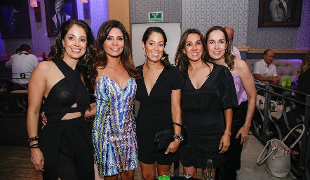  Daniela Anaya, Cristina Suárez, Paola Anaya, Vanessa Galarza y Fernanda Conde.