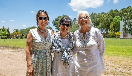  María, Paloma y Mely Quiroga.