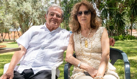  Mario Lozano y Elsa Castro .