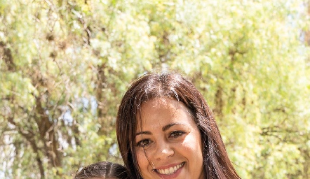  Fernanda Lozano y su Mamá Valeria Román.