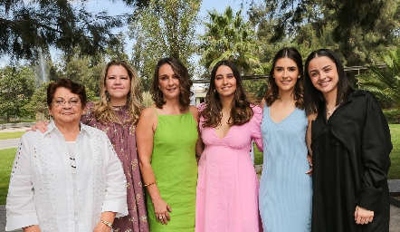  Familia Martínez Bazúa, Gloria Bazúa, Lorena y Gloria Martínez, Sofía Leiva, Isa Pérez y Montse Bedolla.