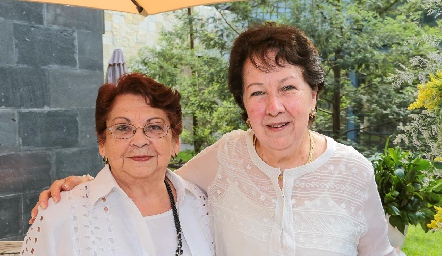  Las abuelas de los novios: Gloria de Martínez y Martha de Mendizábal.
