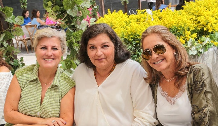  María José de Mendizábal, Lourdes Cabello y Patricia Gaviño.