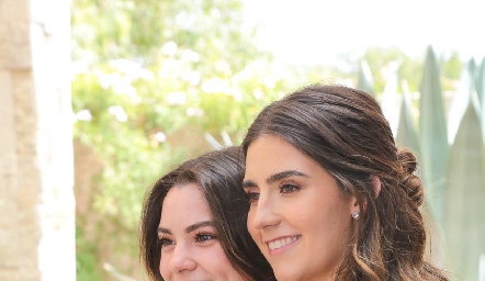  Ximena Martínez e Isabel Pérez.