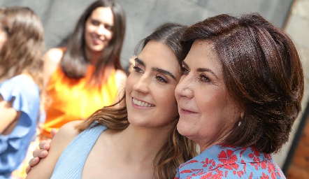  Isa Pérez con su mamá Coco Mendizábal.