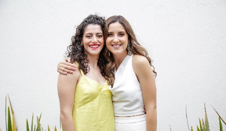  Karina García y Miriam Díaz Infante.