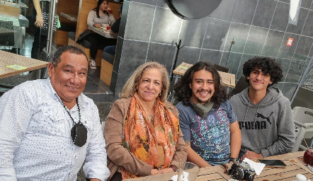  Andrés, Bety, Raúl y Mari Jo.