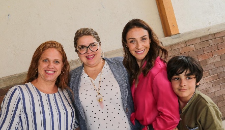  Elisa Vilet, Karla Vilet, Claudia Fernández y Álvaro Valtodano.