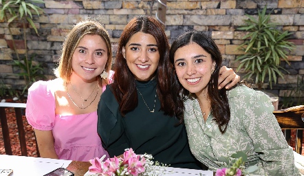  Margot Uría, Pily Villanueva y Ana Sofía Faz.