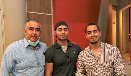  Arnoldo, Arnoldo y Adrián Domínguez.